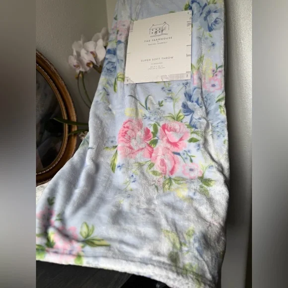 Rachel Ashwell Farmhouse Pink Cottage chic Rose Floral Soft Throw Blanket - Picture 2 of 5